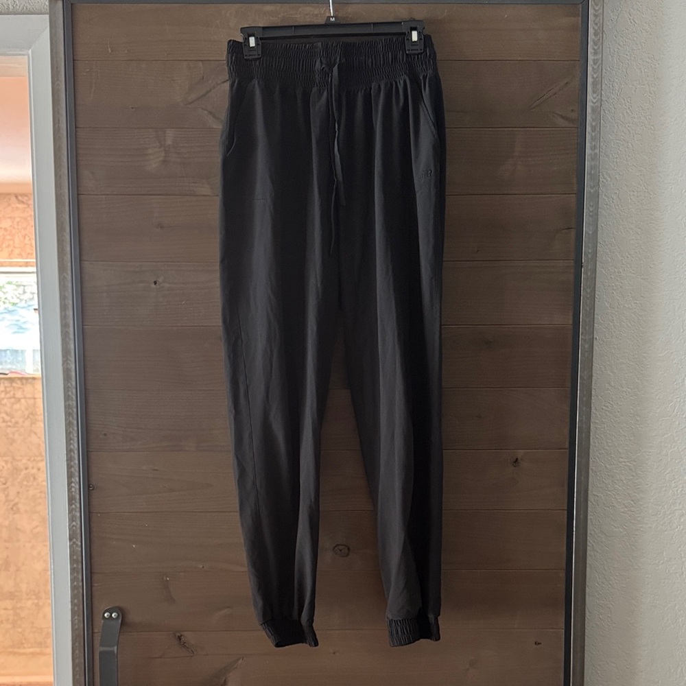 Women's Albion Jetsetter Black Jogger Pants